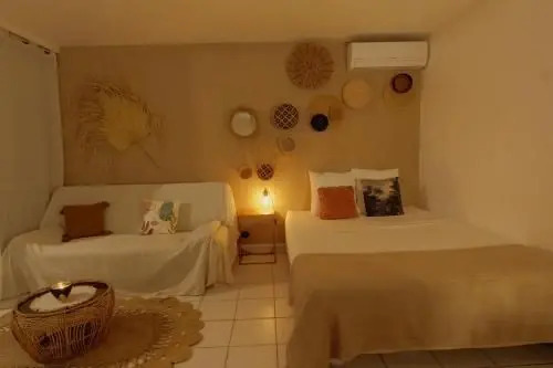 YUCCA FLOW - T1 de charme accès privé plage Gosier