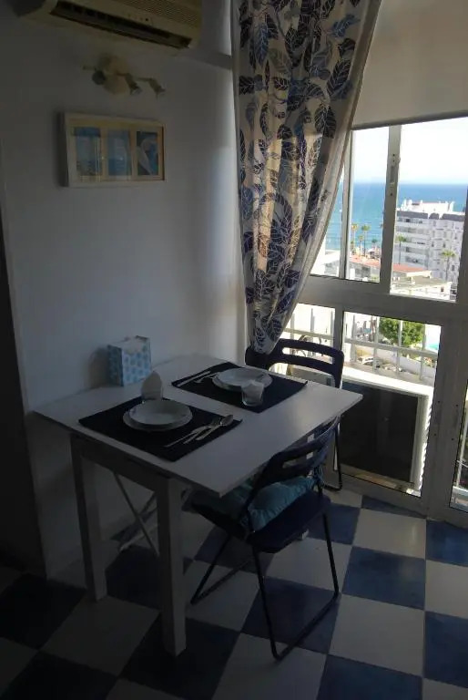 M3 904 Azul Mediterráneo bonito y confortable estudio