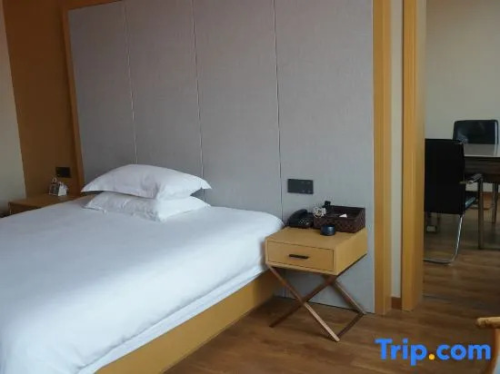Haven Smart Hotel  (Xinyang Huaibin Minzheng Road Branch)