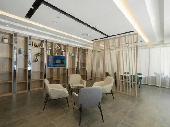 Youth Sunny Car Hotel
