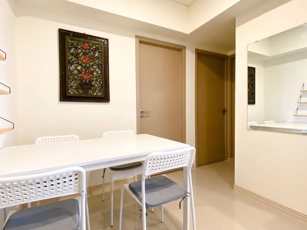 Homey And Modern 2Br At 6Th Floor Meikarta Apartment