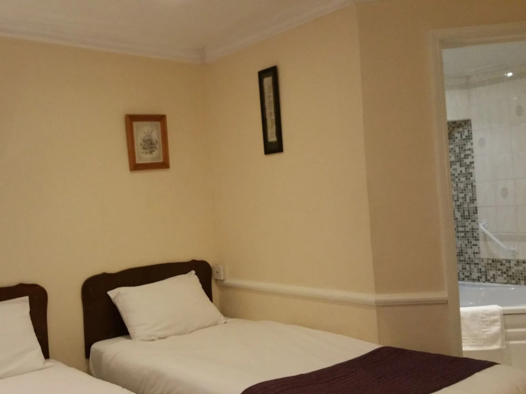 The George Hotel
