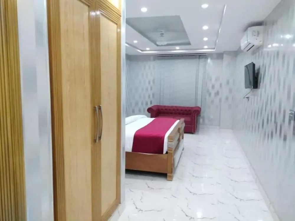 The Rich Hotel