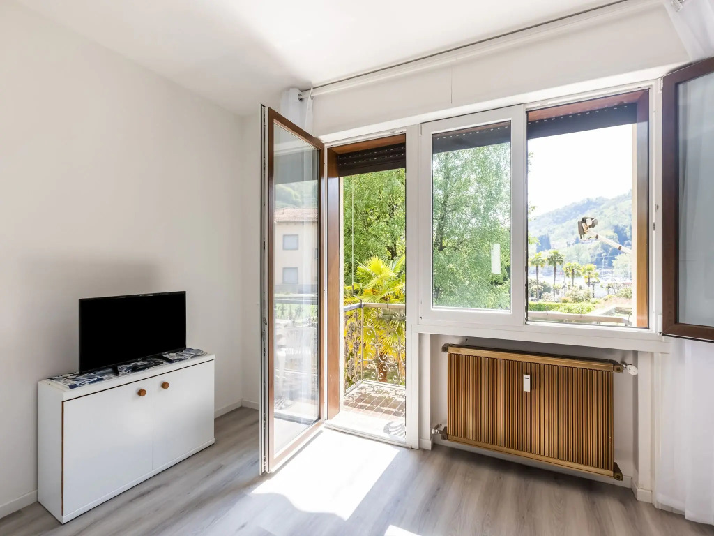 Snug apartment in Lesa with balcony