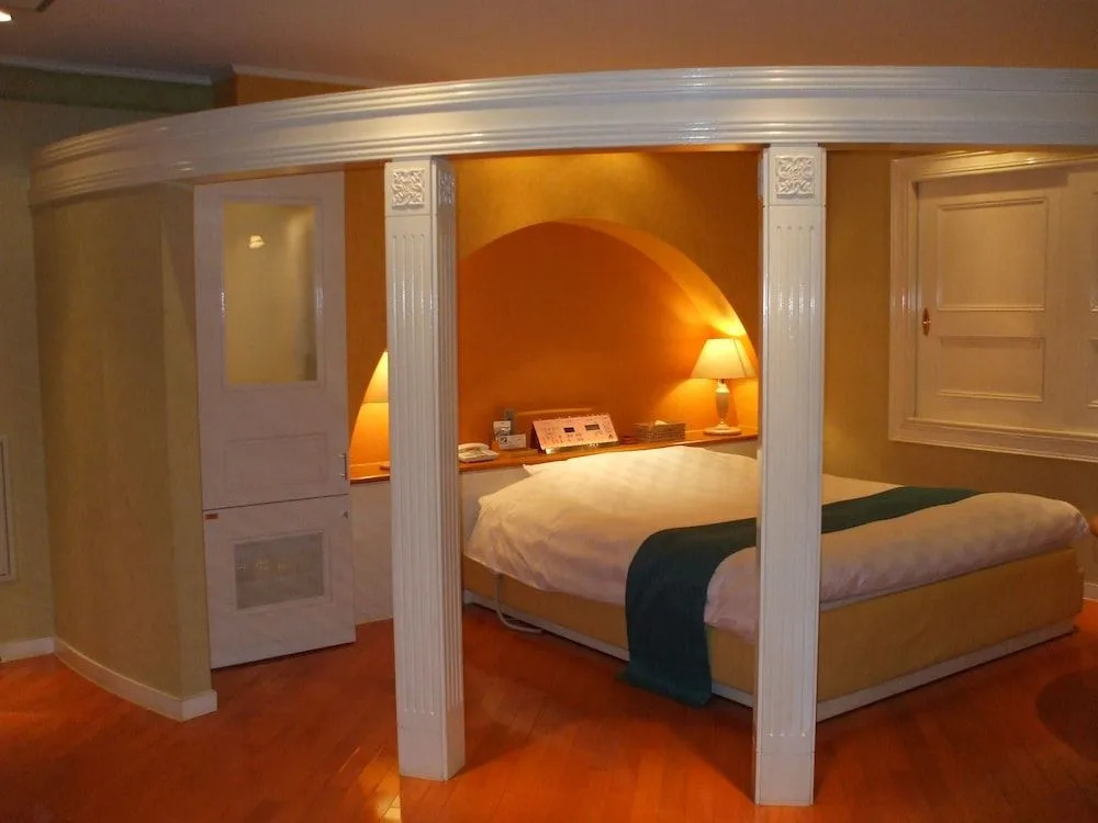Hotel Large