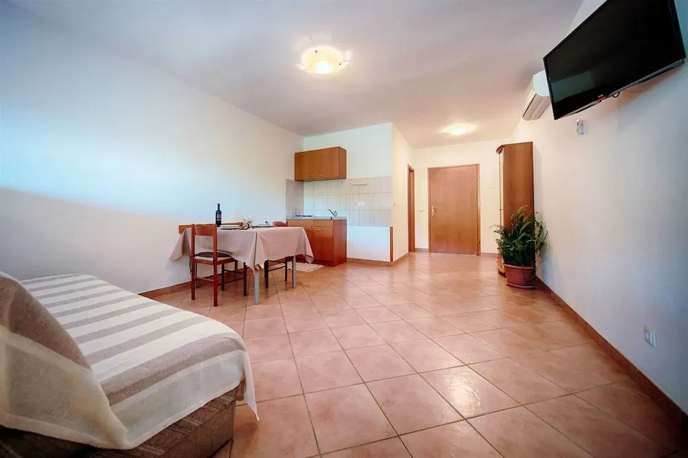 Apartments Bruna Lastovo