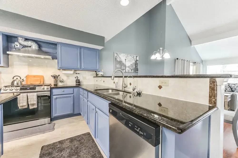 Texas Charm in Houston Westchase, 2 King Bds, Extended Stays, Pet, Chinatown