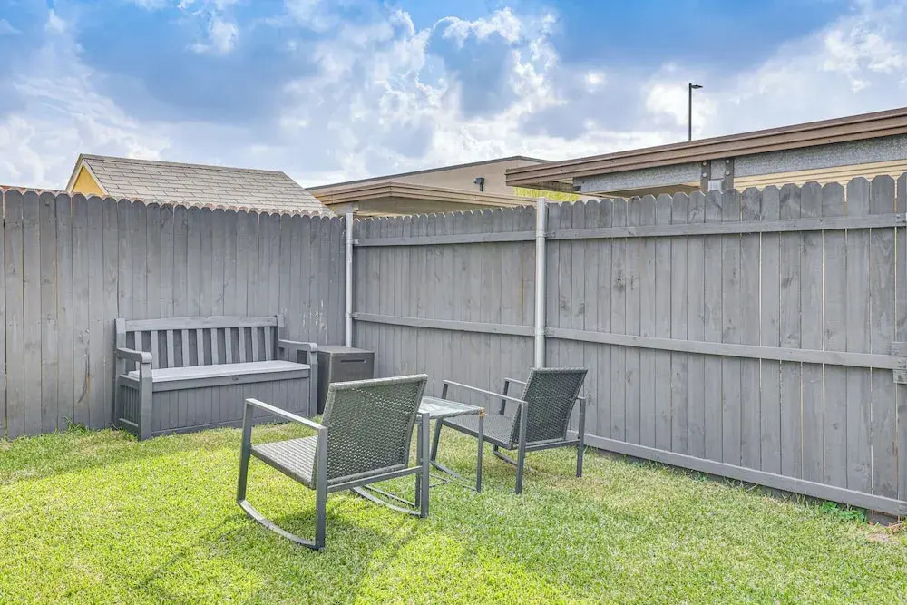 Great for Travel Nurses: 2BR East Dallas Townhome!