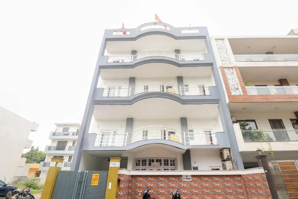 OYO Flagship 82548 Lakra Residency