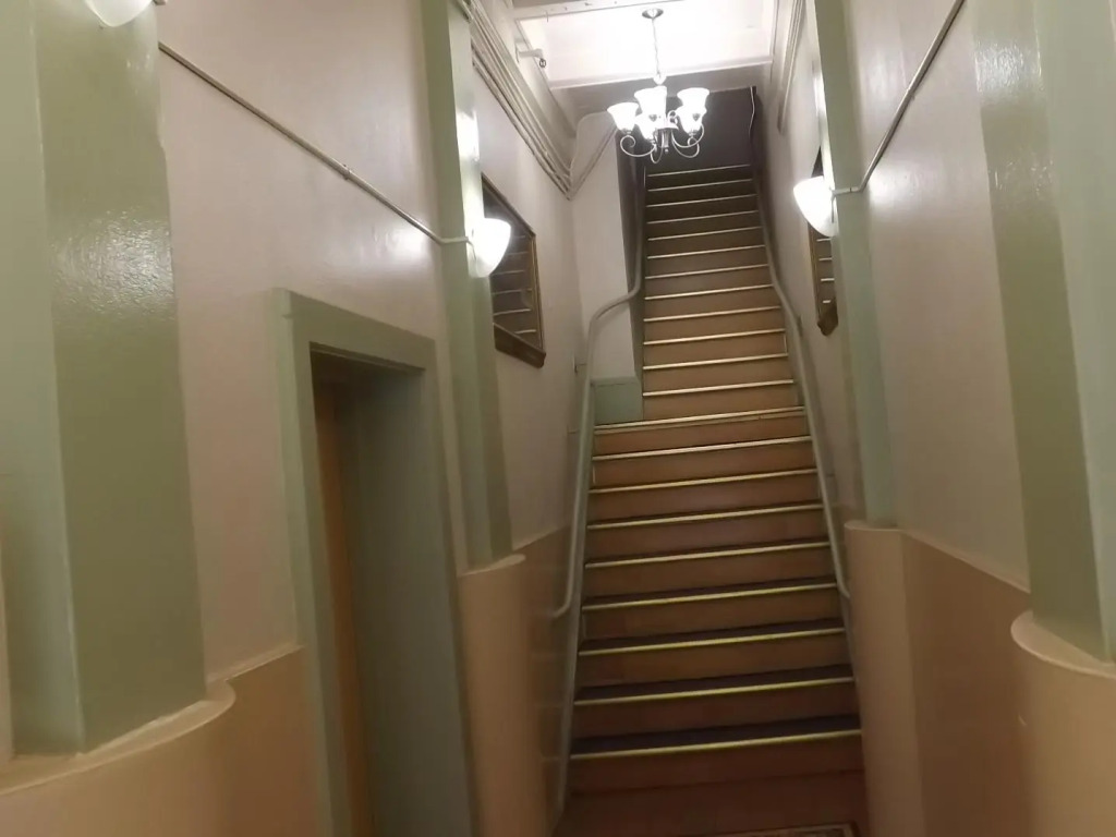Youth Hostel Central & Hotel