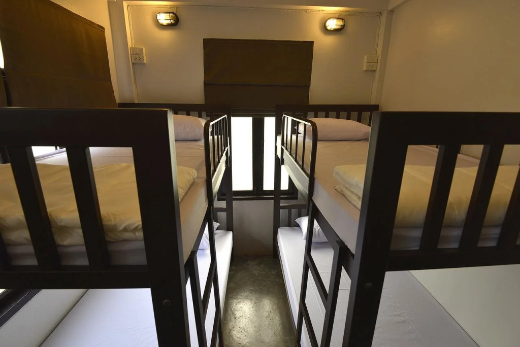 Some Rest Hostel Khao San