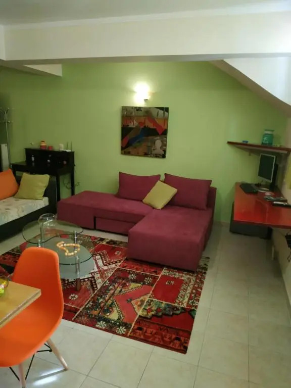 Modern Basement Apartment Gio Ii