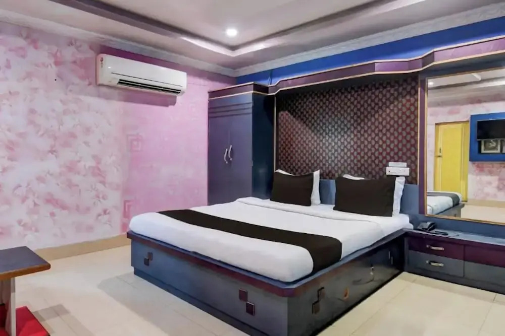 Goroomgo Hotel Park View Delhi