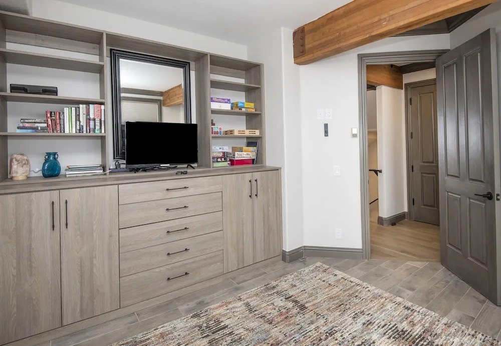 Ski In Ski Out Townhome in Rocky Mountain Access to Elkhorn Chairlift by RedAwning