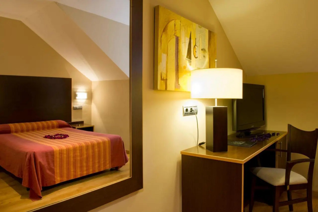 SNÖ Hotel Ciudad de Sabiñánigo