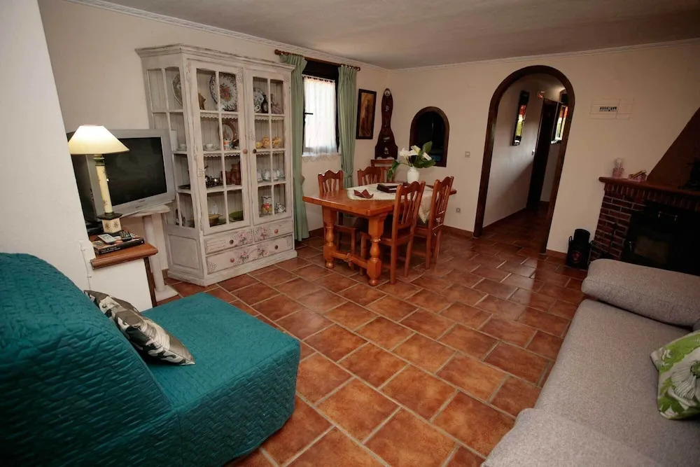 APARTAMENTOS. TURIS. CASTIELLO