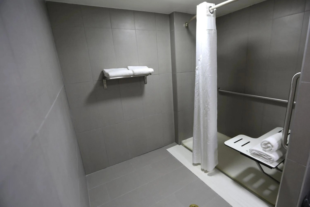 Holiday Inn Chicago North Shore by IHG