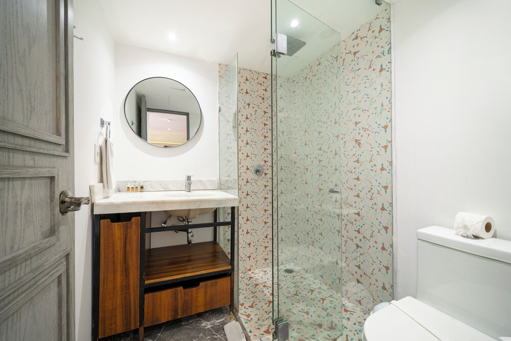 2 BR Condo - Rooftop Ocean View Joy 202