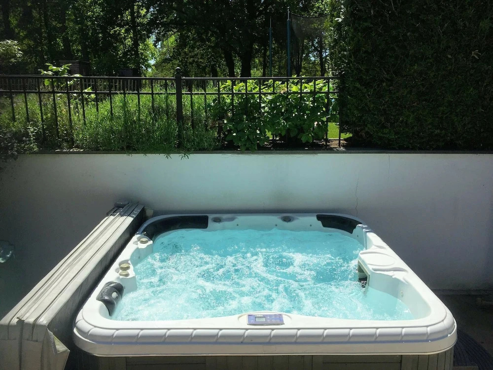 Modern Holiday Home in Putten with Hot Tub