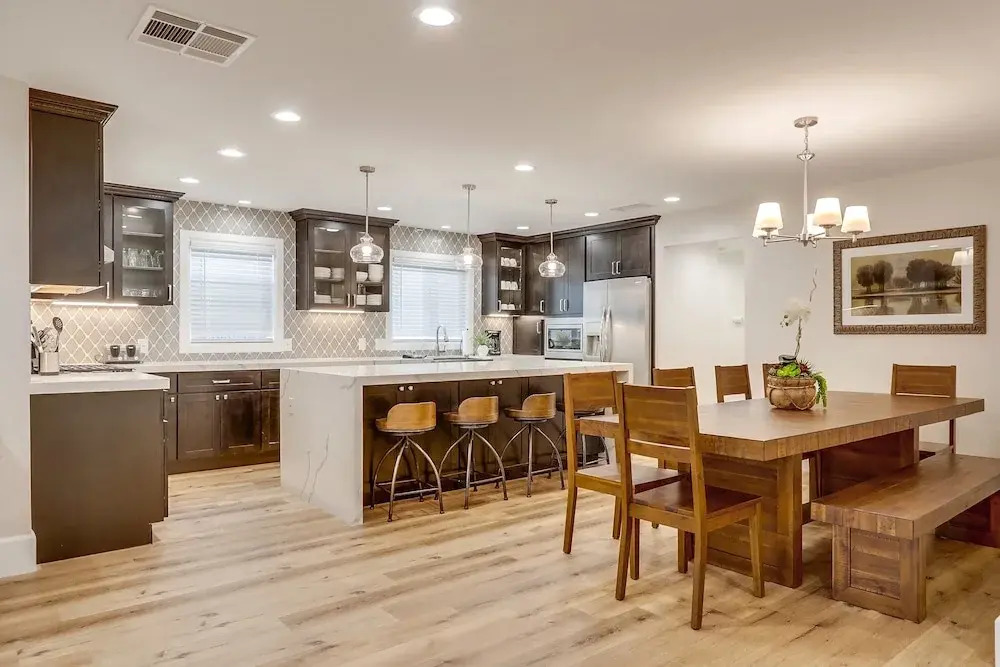 Gorgeous Upgraded 5 Bedroom & 4 Bath Home With Jacuzzi