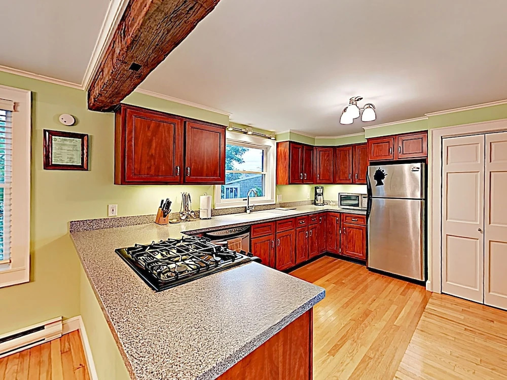 New Listing! Serene East End : Steps To Sand 3 Bedroom Condo