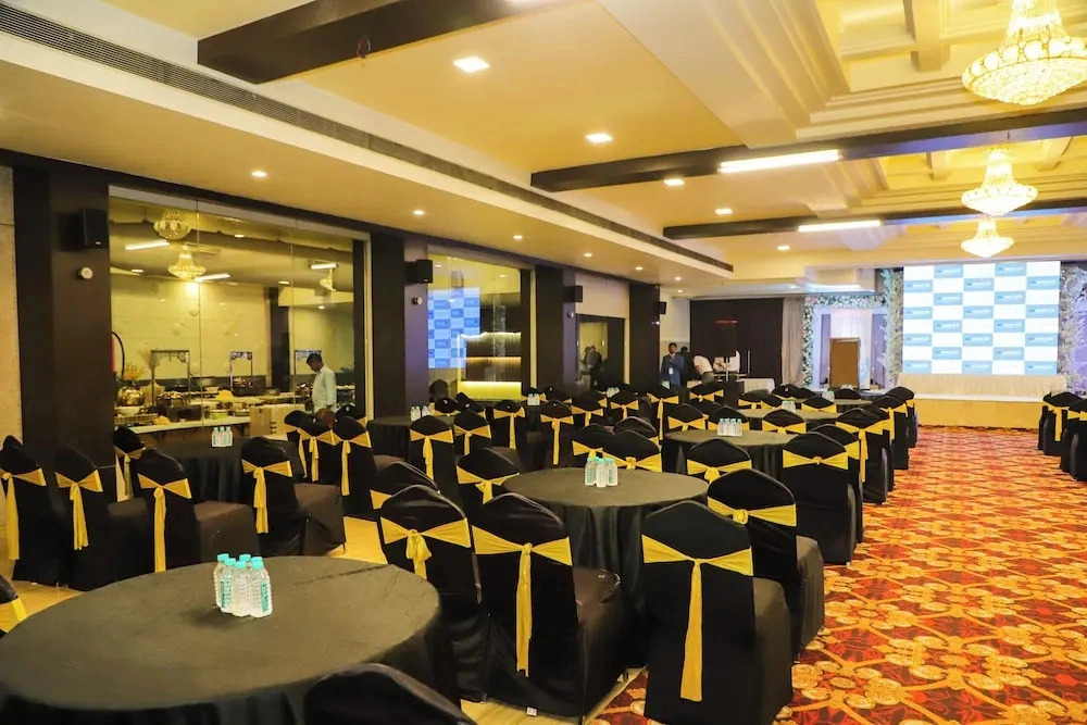 Hotel Devanshi & Banquets by Classy Stay