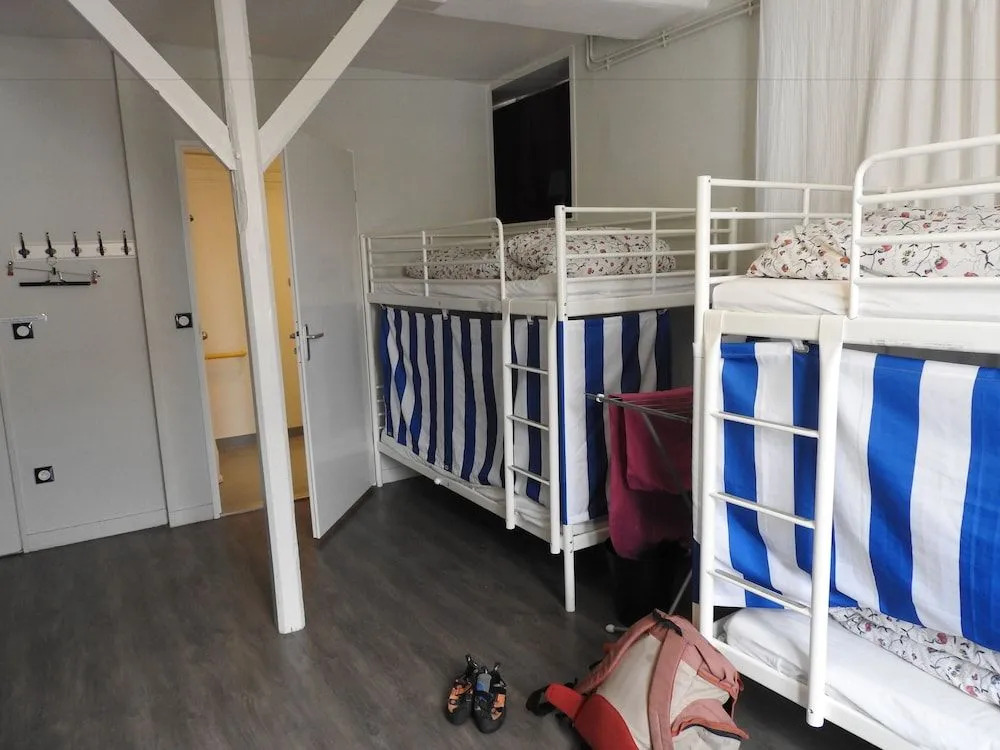 Fontaineblhostel hostel & camping near Fontainebleau