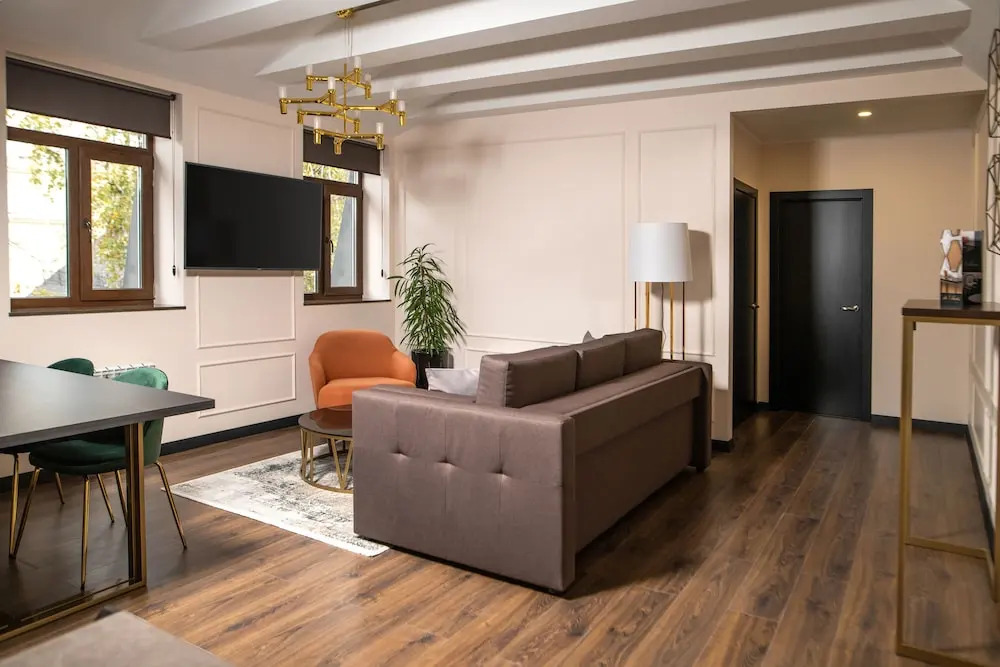 De Paris Apartments