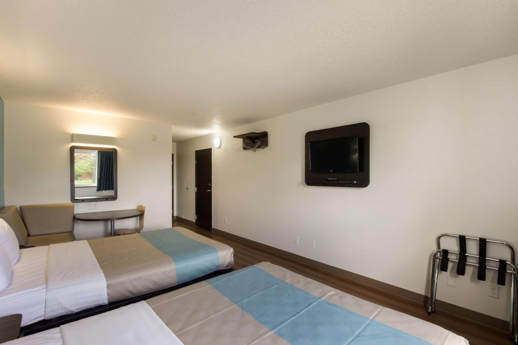 Motel 6-Rothschild, WI