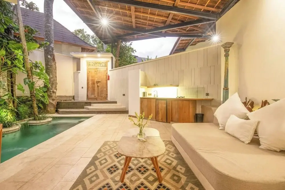 Stylish 1BR Villa with Pool, 800m to Canggu Beach