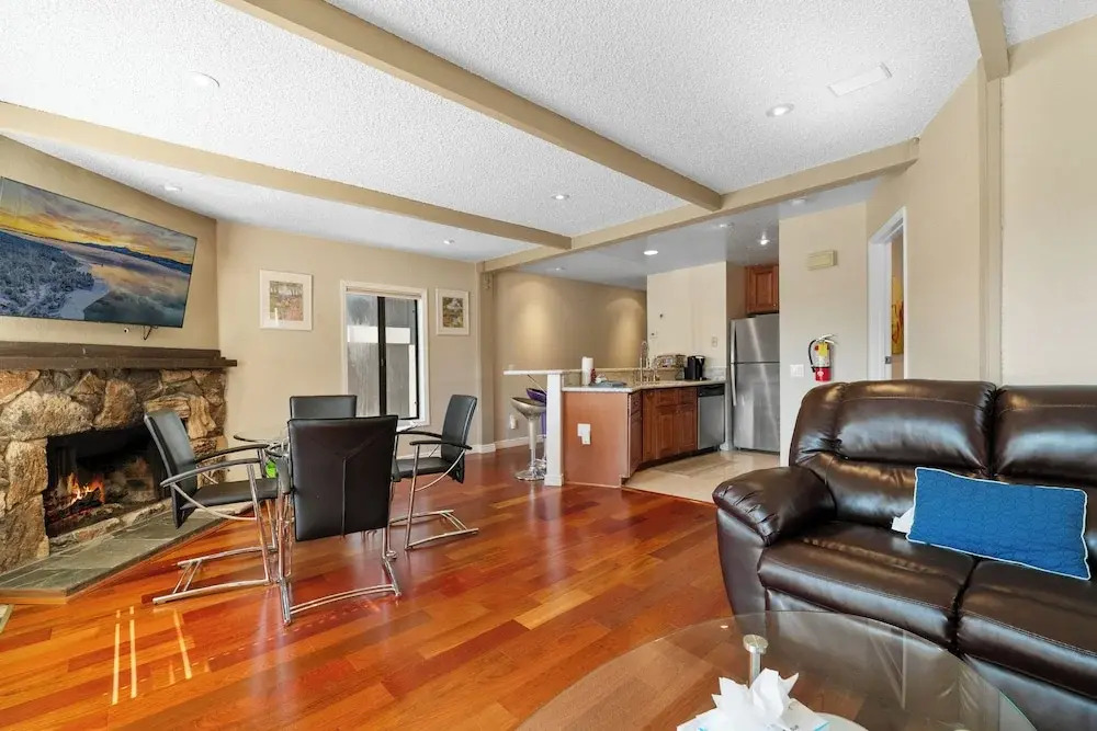 Lakeview Condo