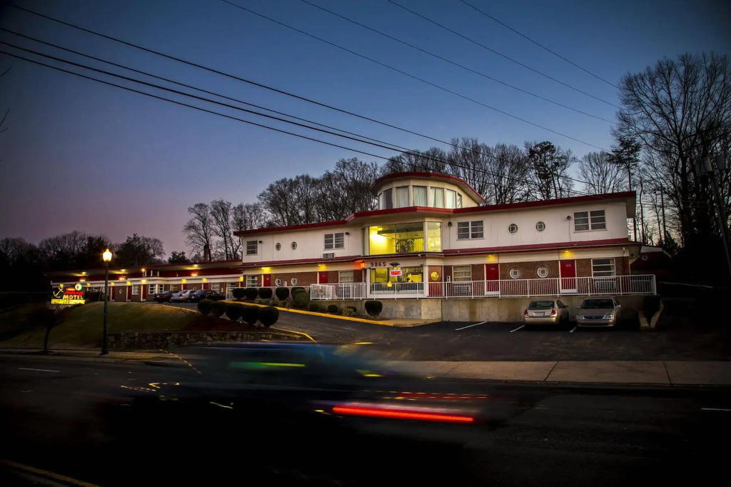 Lee High Inn