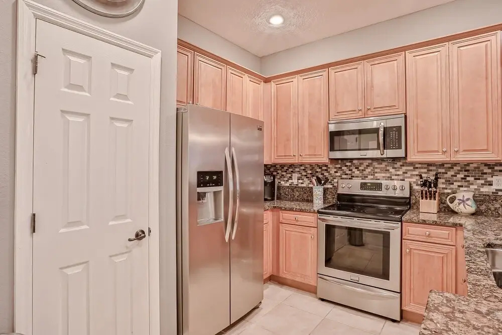 Elegant Waterfront Condo With Central AC, Balcony, and Shared Pools & hot Tubs