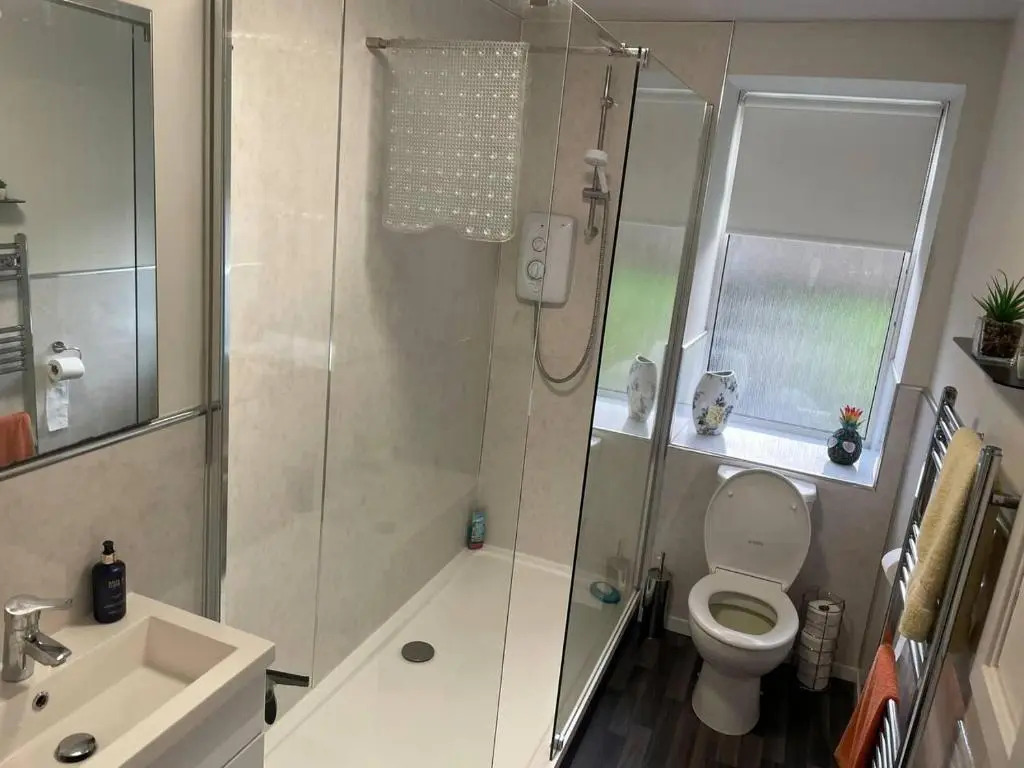 3 Bed Cottage -Sleeps 5-Pets-HotTub-Bar-Smoking