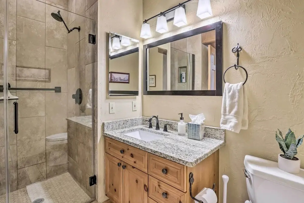 Frisco Condo w/ Balcony: 7 Mi to Copper Mountain!