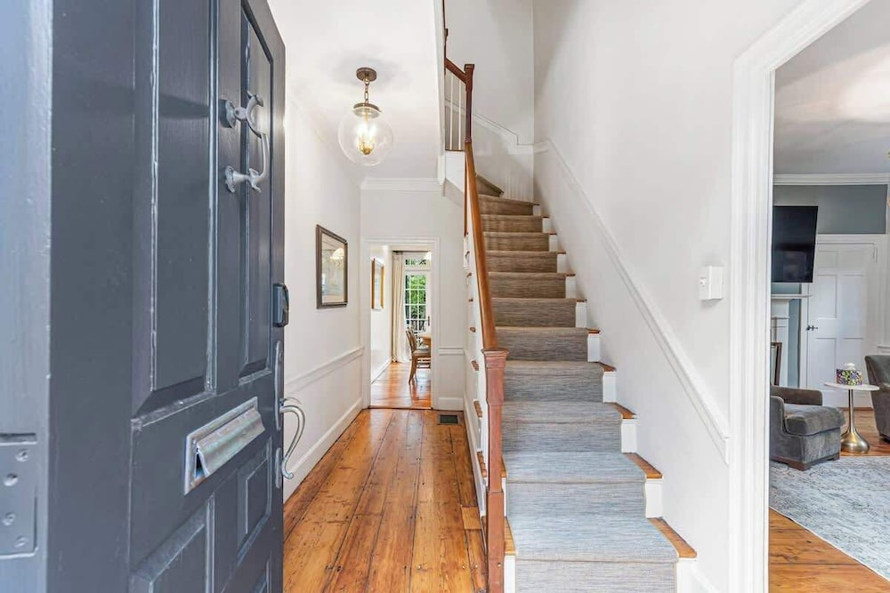 Driftwood Suite - Luxury Retreat in Newport
