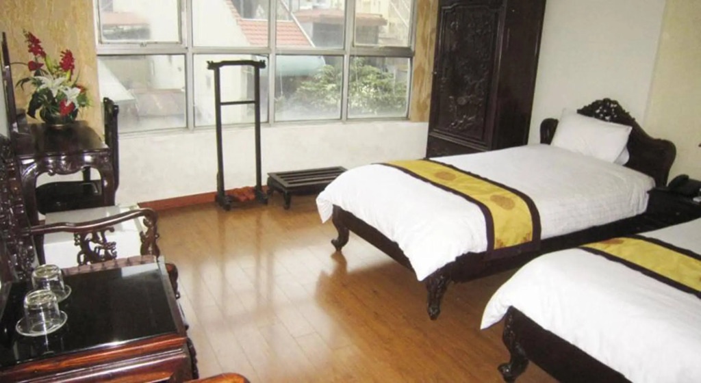 Le Petit Hotel & Travel