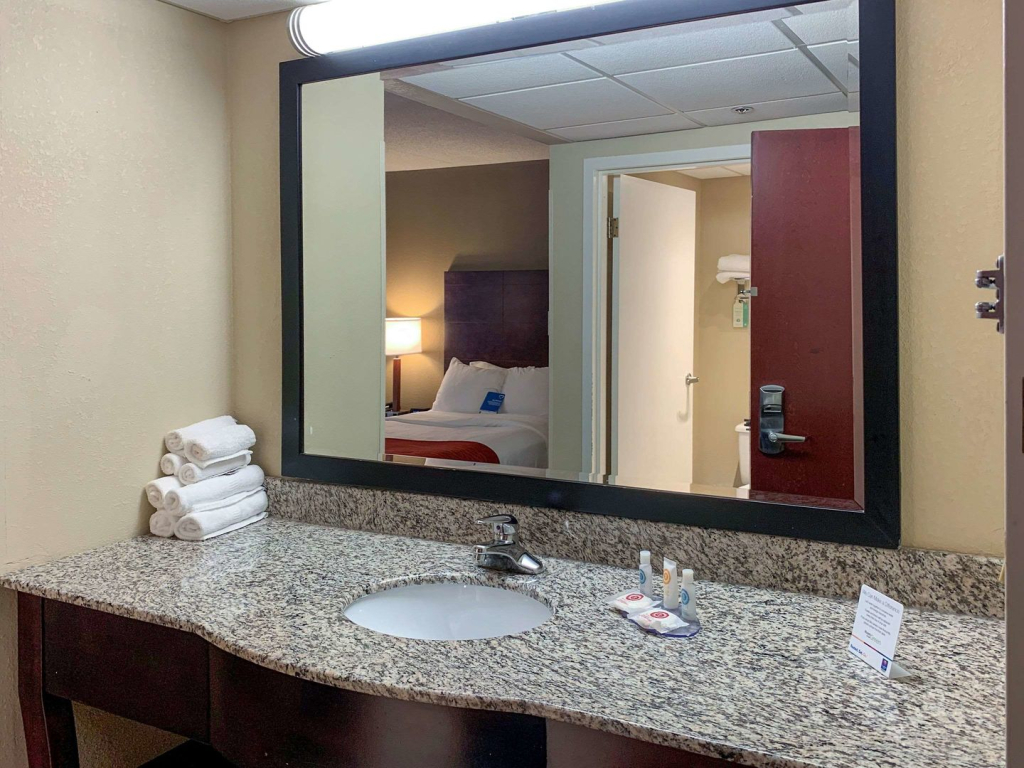 Comfort Inn & Suites East Hartford - Hartford