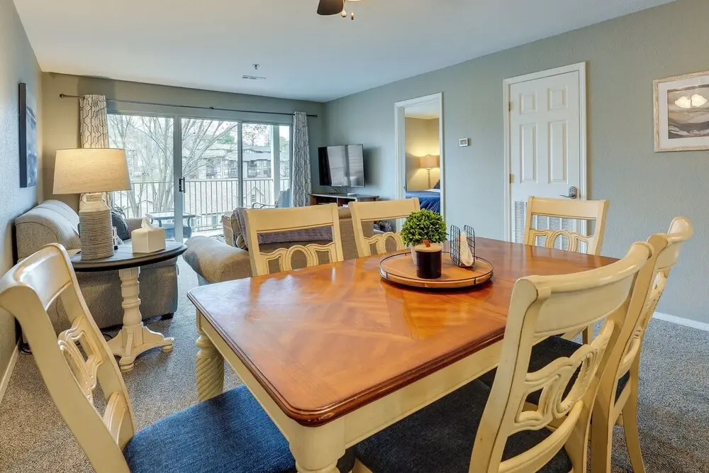 Stunning Table Rock Lake Condo Near Branson Strip!