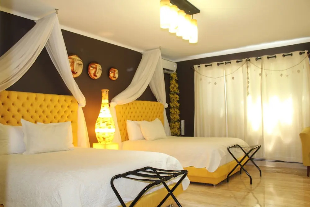 Lovely Luxury Home Near the Beach, 10 ppl