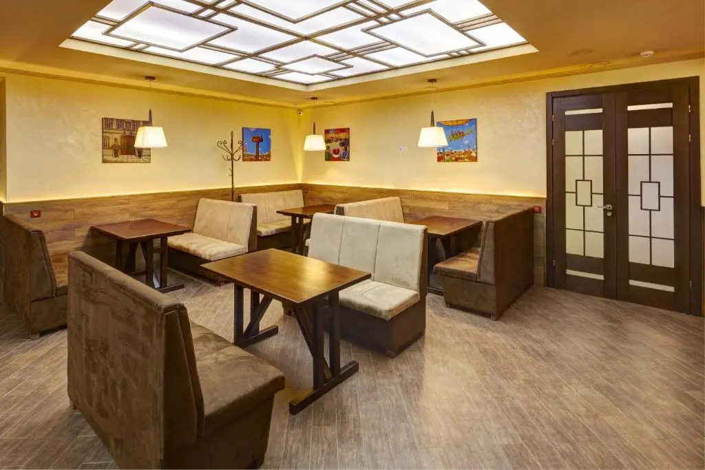 Three Crowns Hotel