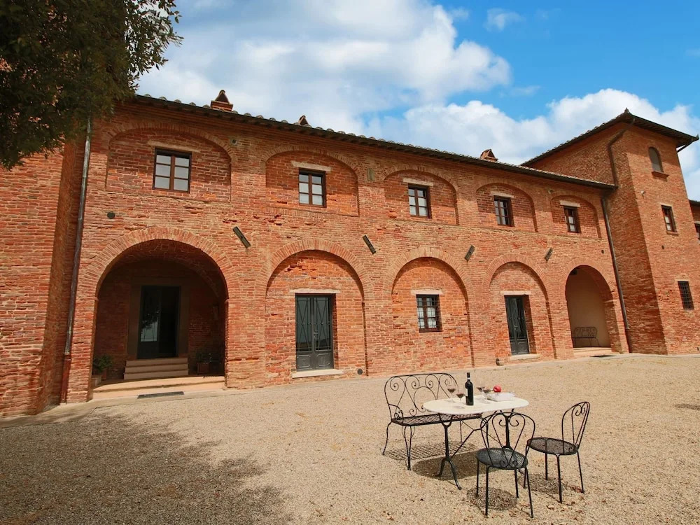 Luxurious Farmhouse in Montepulciano with Swimming Pool