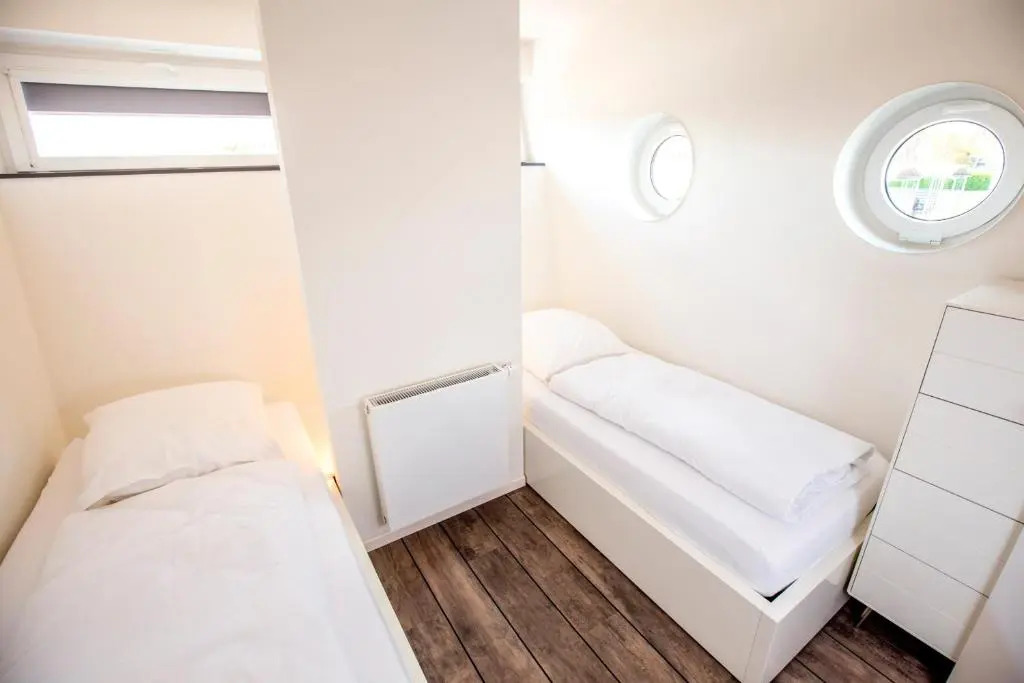 KYST 5410 Floating Home 1