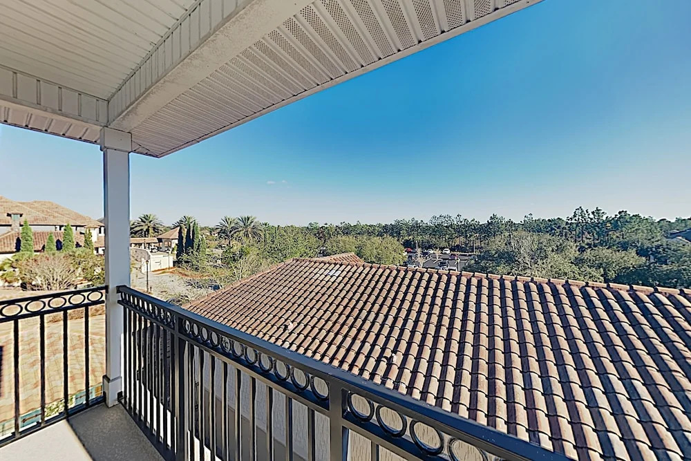 New Listing! 2-unit Palencia City Center 3 Bedroom Townhouse
