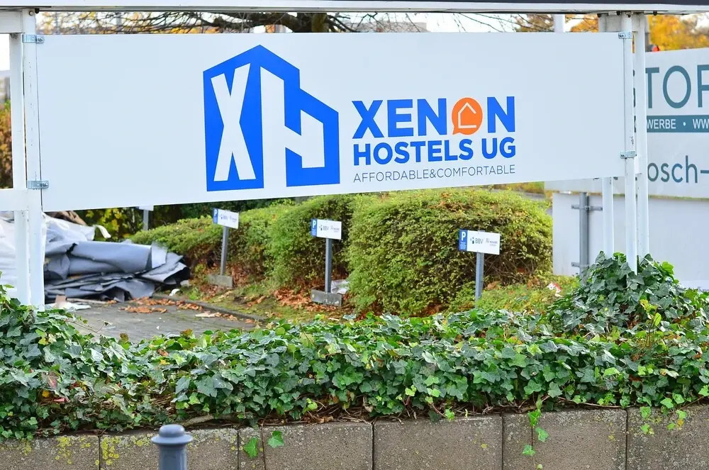 Xenon hostels