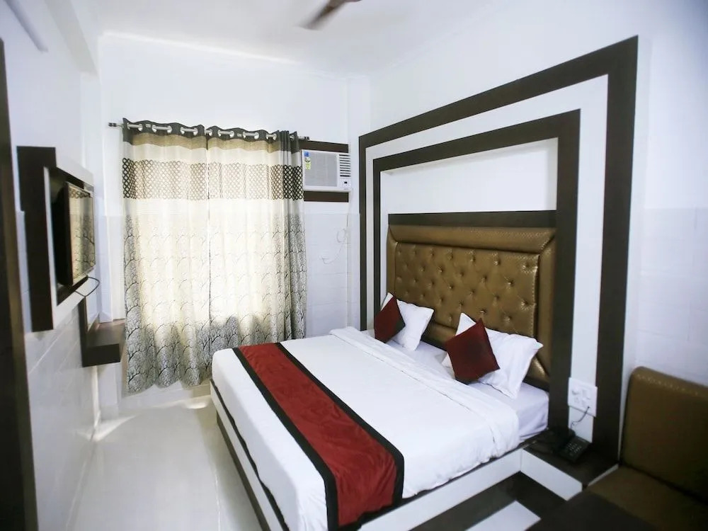 Oyo 17006 Hotel Girnar