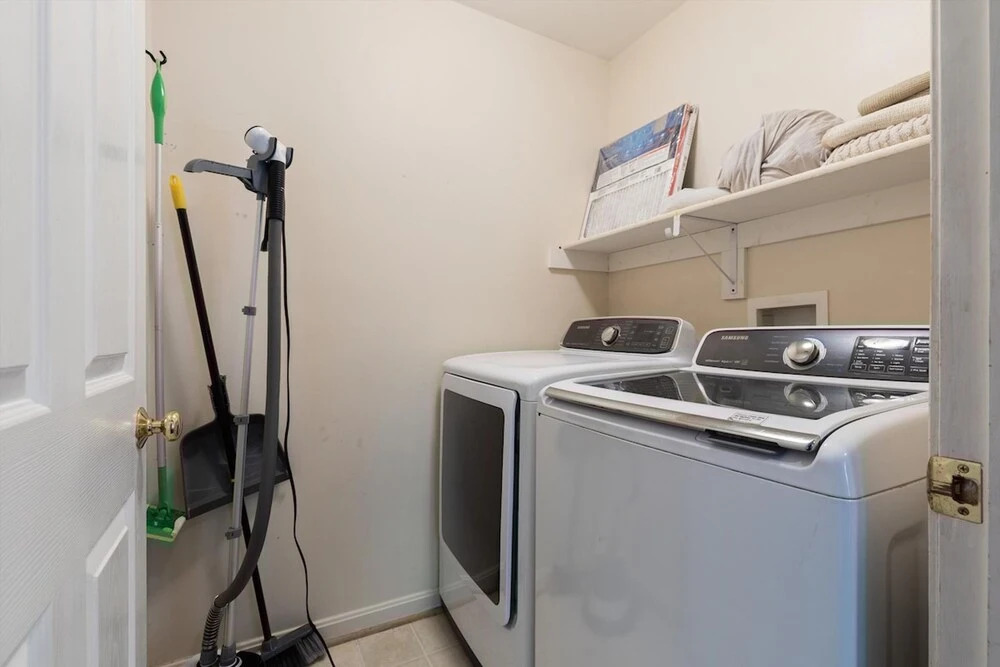 Entire 4 BR in Beloved DC Area Takoma Park