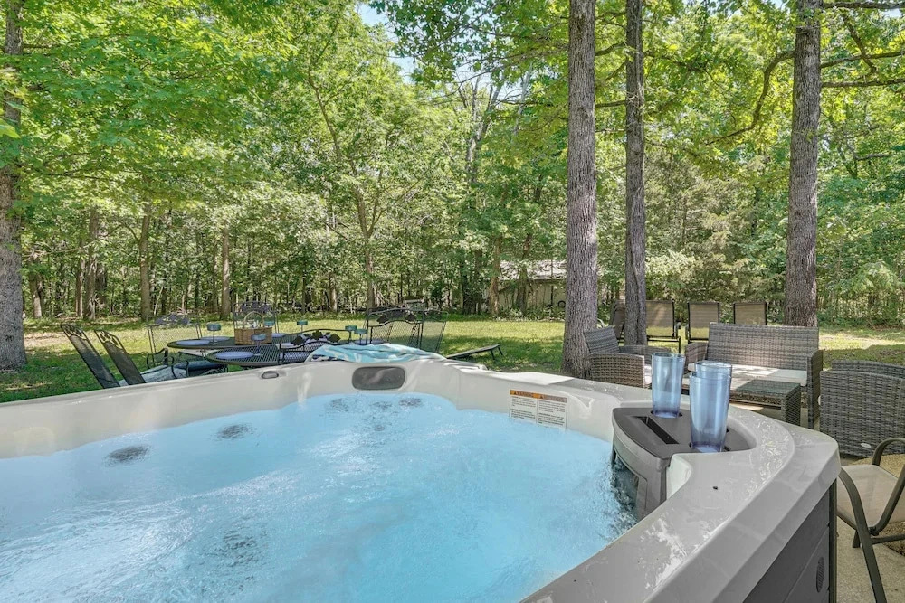 Hot Tub, Game Room! Ozarks Family Retreat By Lake