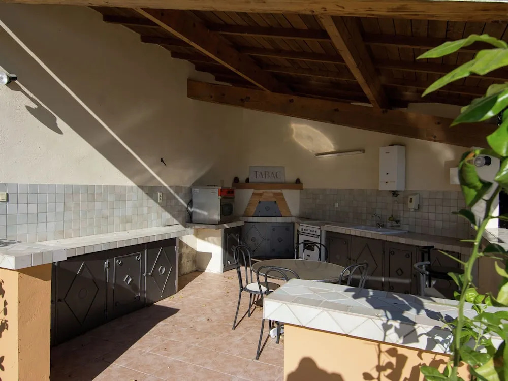 Villa in Lédenon with Private Pool