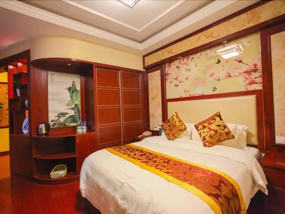 GreenTree Inn Shanghai Songjiang Dongjing Tongle Road Happy Valley Bus